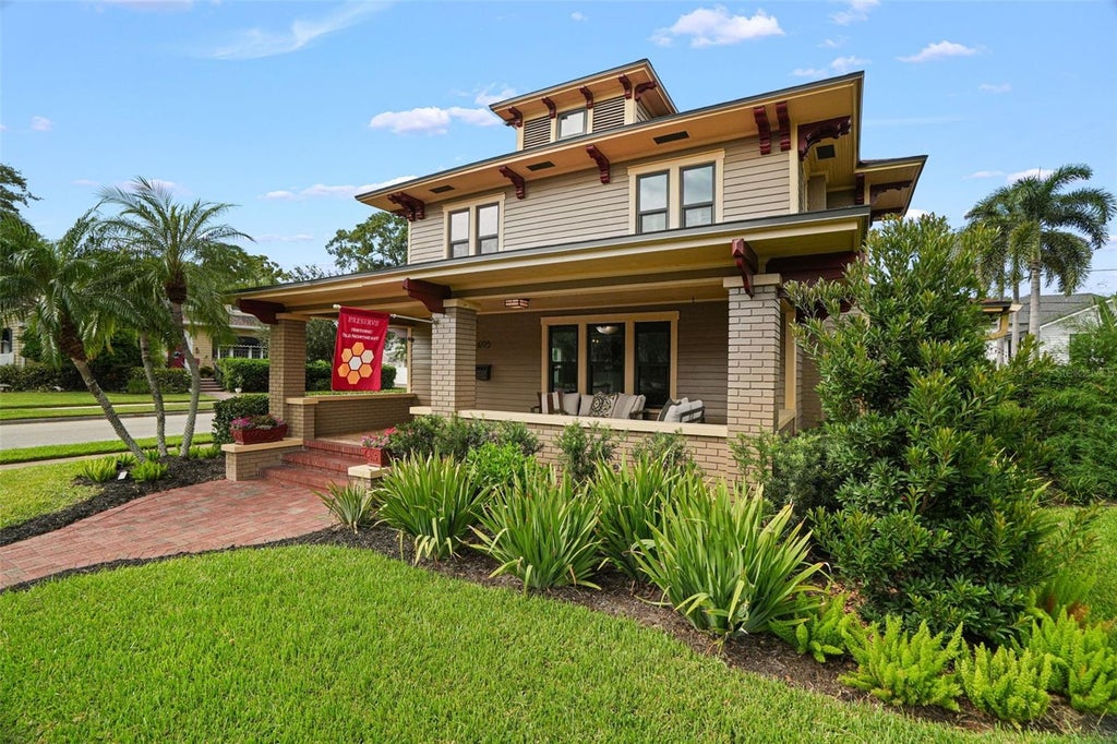 Photo of 605 14th Avenue NE, St Petersburg, FL 33701 (MLS # TB8547348)