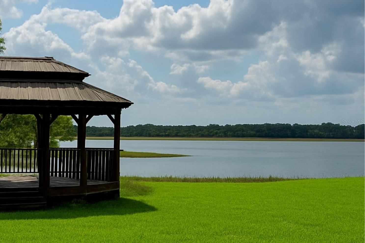 RAINBOW LAKES ESTATE - Land