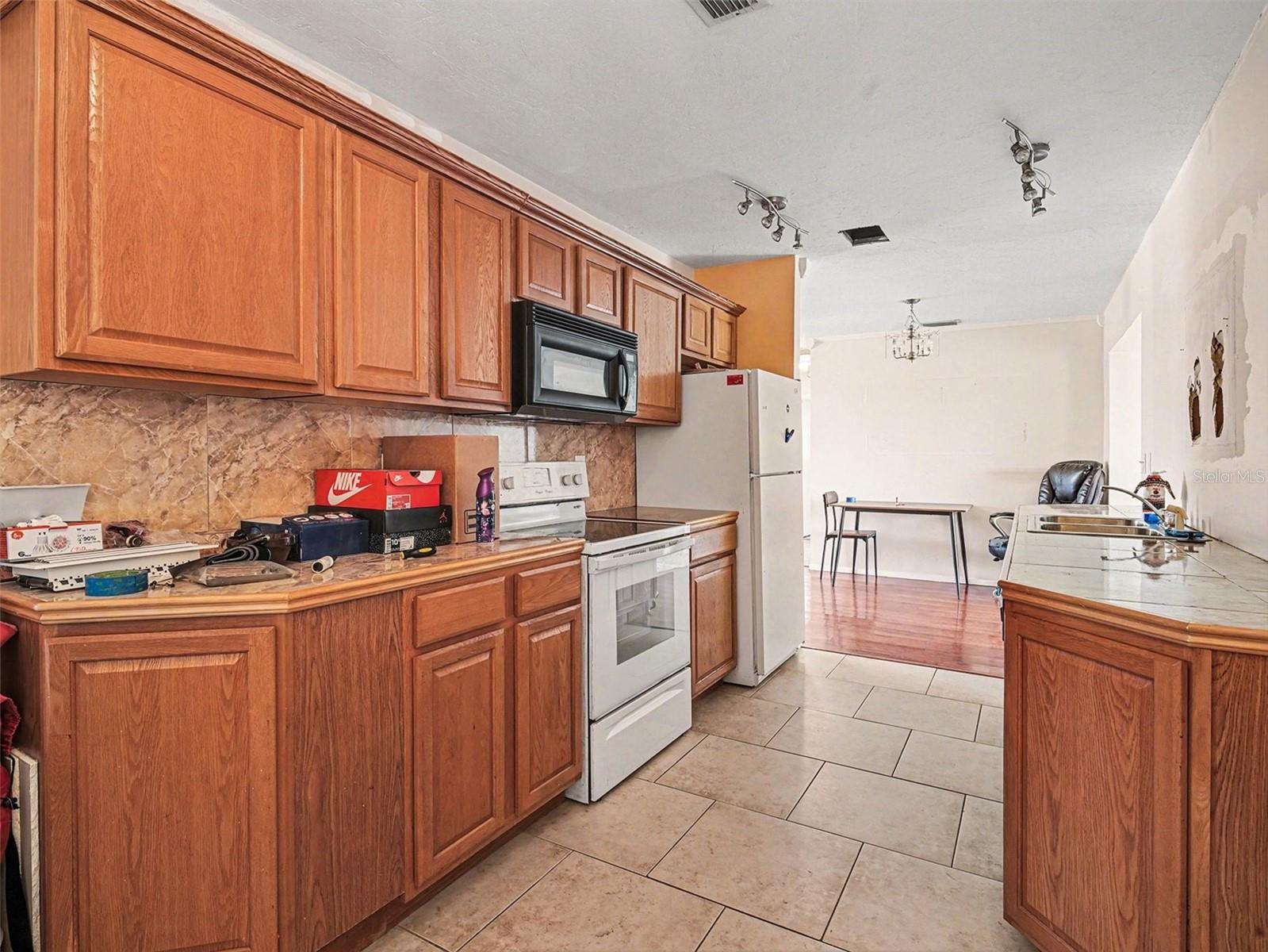 RIVER ISLES - Residential