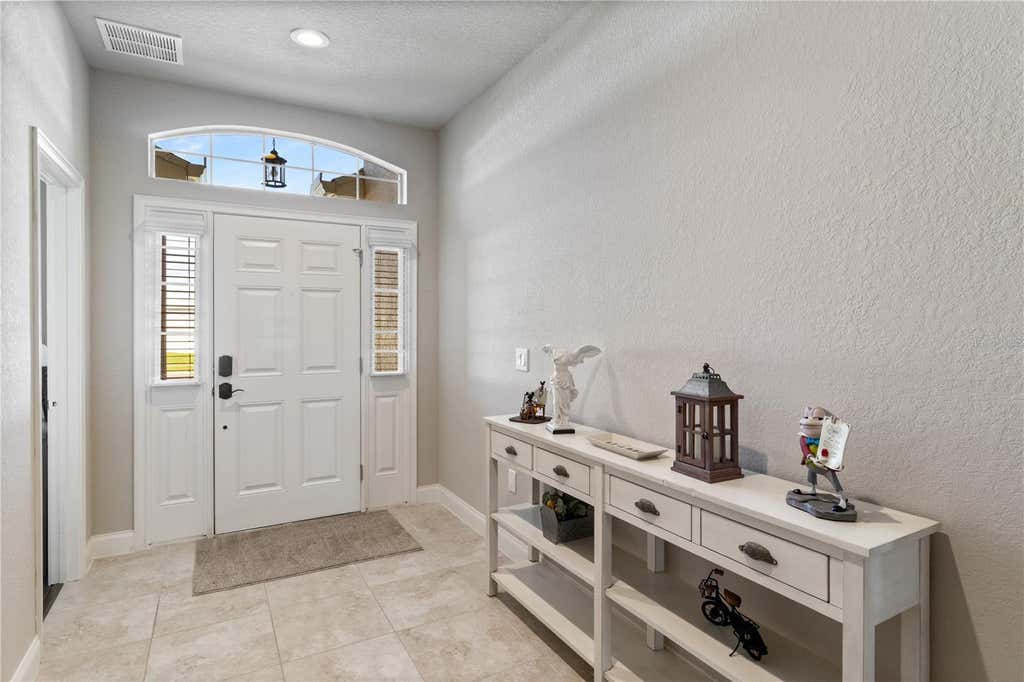 Photo of 117 Walkers Point Drive, Auburndale, FL 33823 (MLS # L4963733)