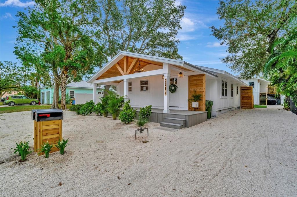 Photo of 2713 4th Avenue W, Bradenton, FL 34205 (MLS # A4636303)