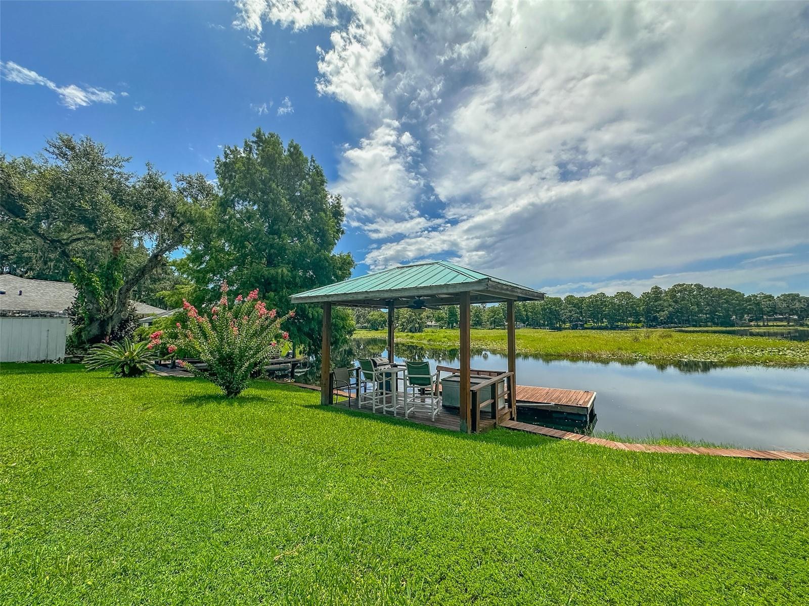 1220 MOSSY OAK DRIVE