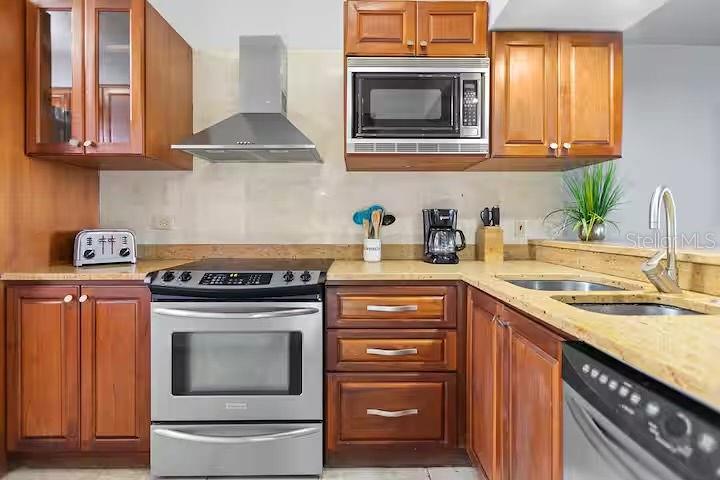 180 CANDELERO DRIVE 31