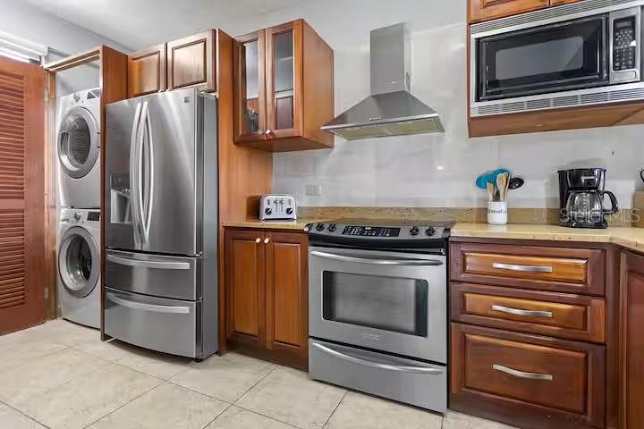 180 CANDELERO DRIVE 31