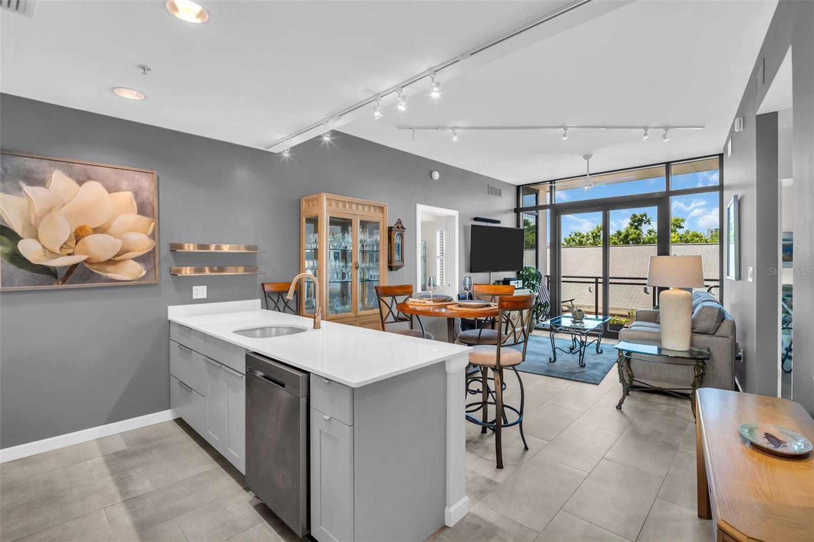 400 4TH AVENUE S 401