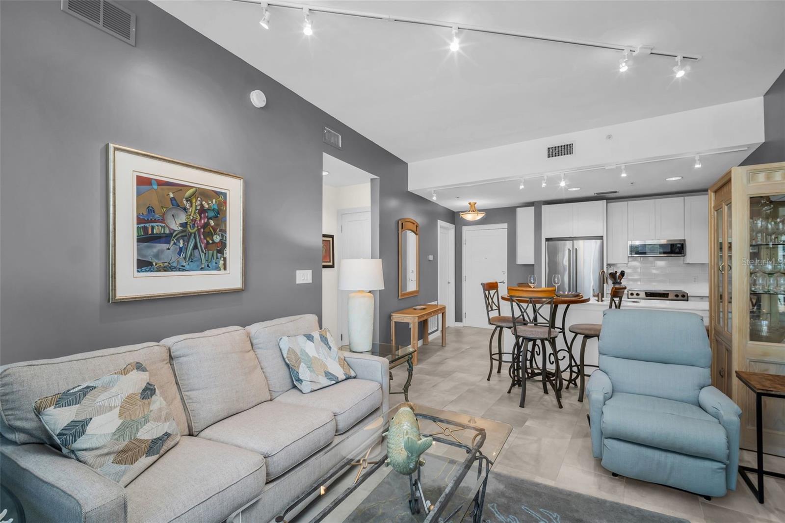 400 4TH AVENUE S 401