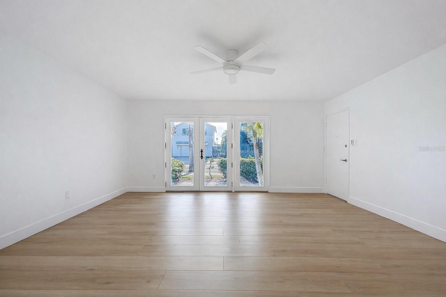 KEL - BREN CONDO - Residential