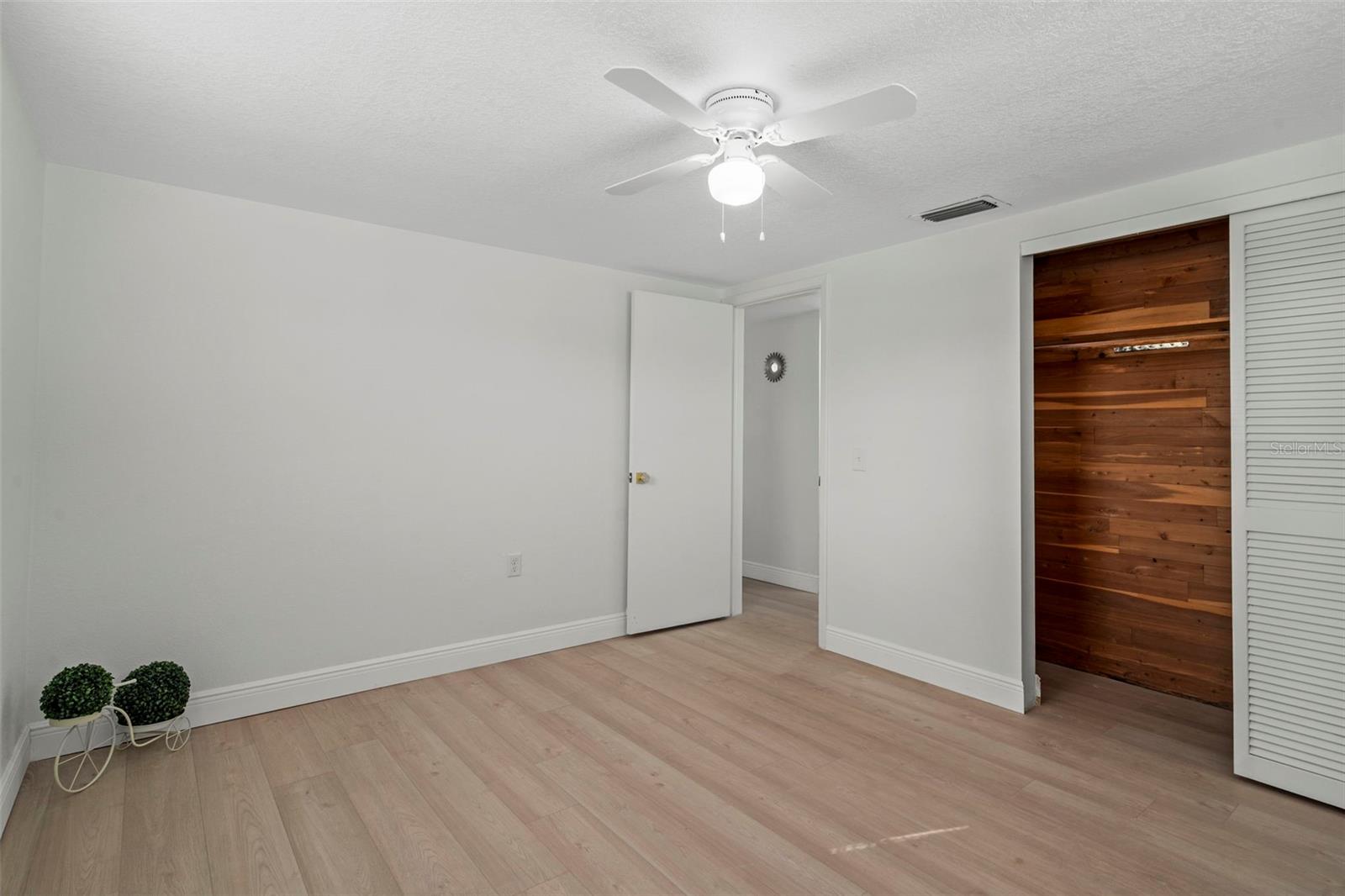 COLONIAL HILLS - Residential