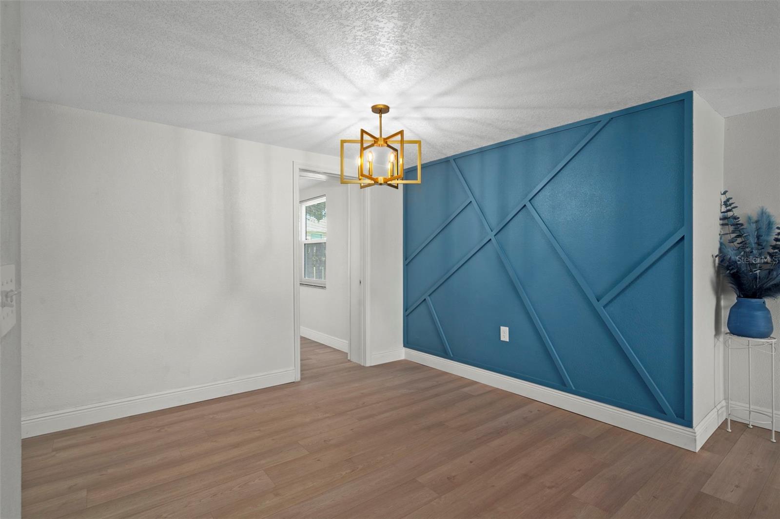 COLONIAL HILLS - Residential