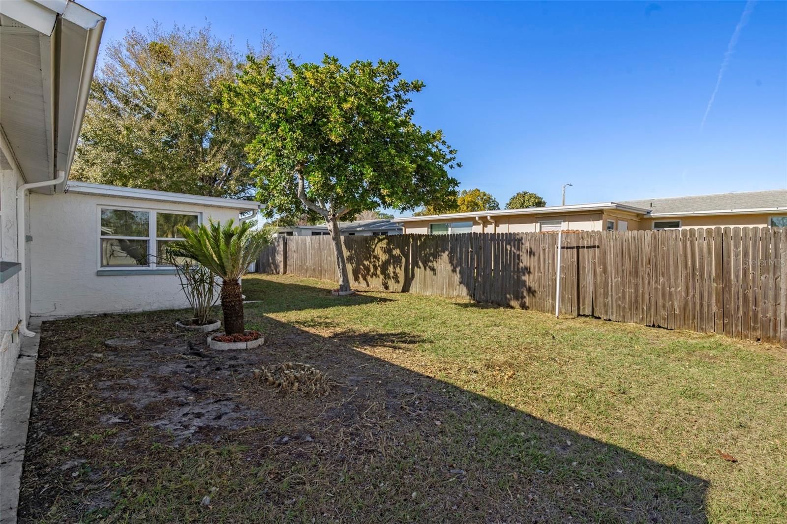 COLONIAL HILLS - Residential