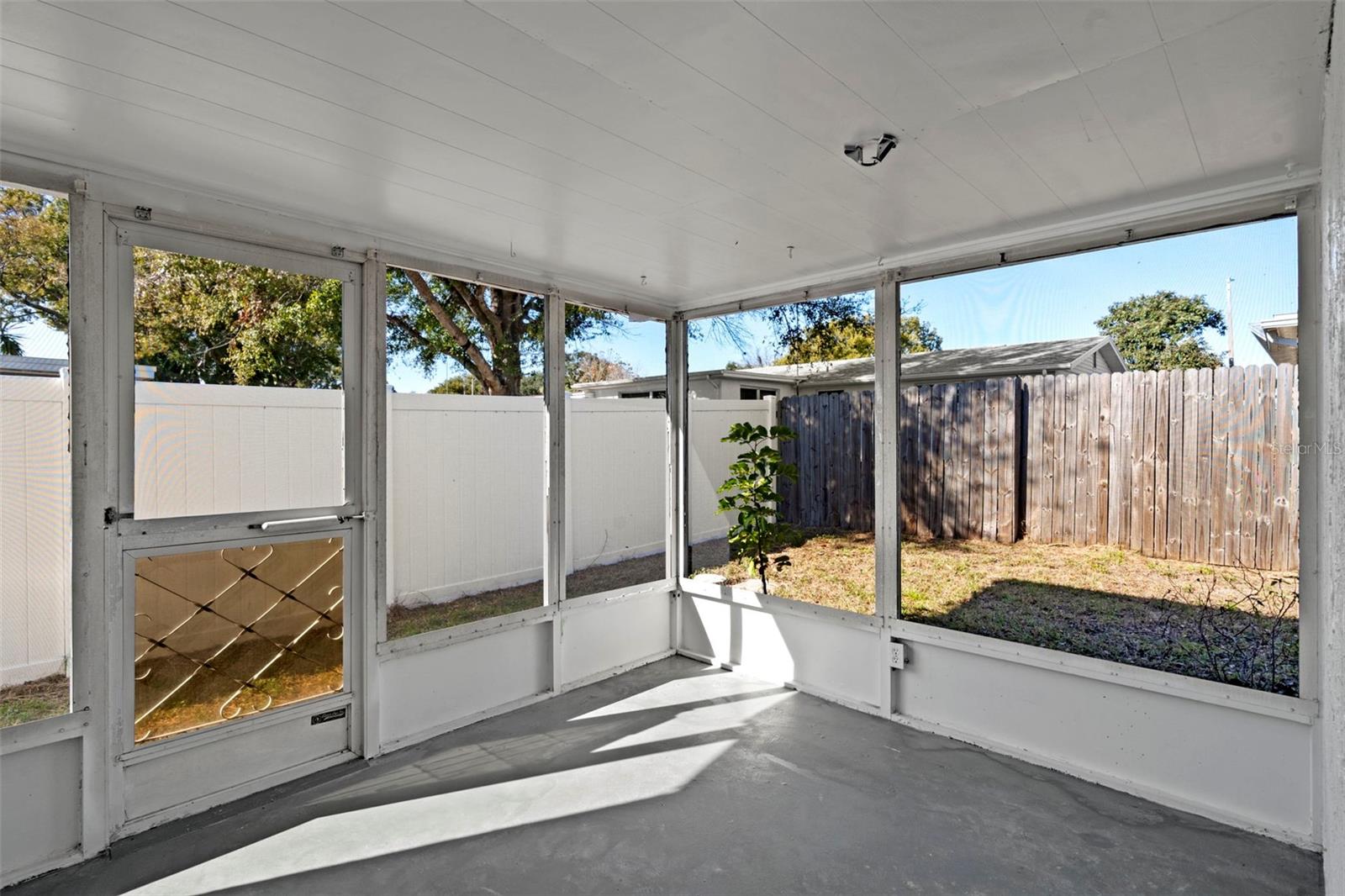 COLONIAL HILLS - Residential