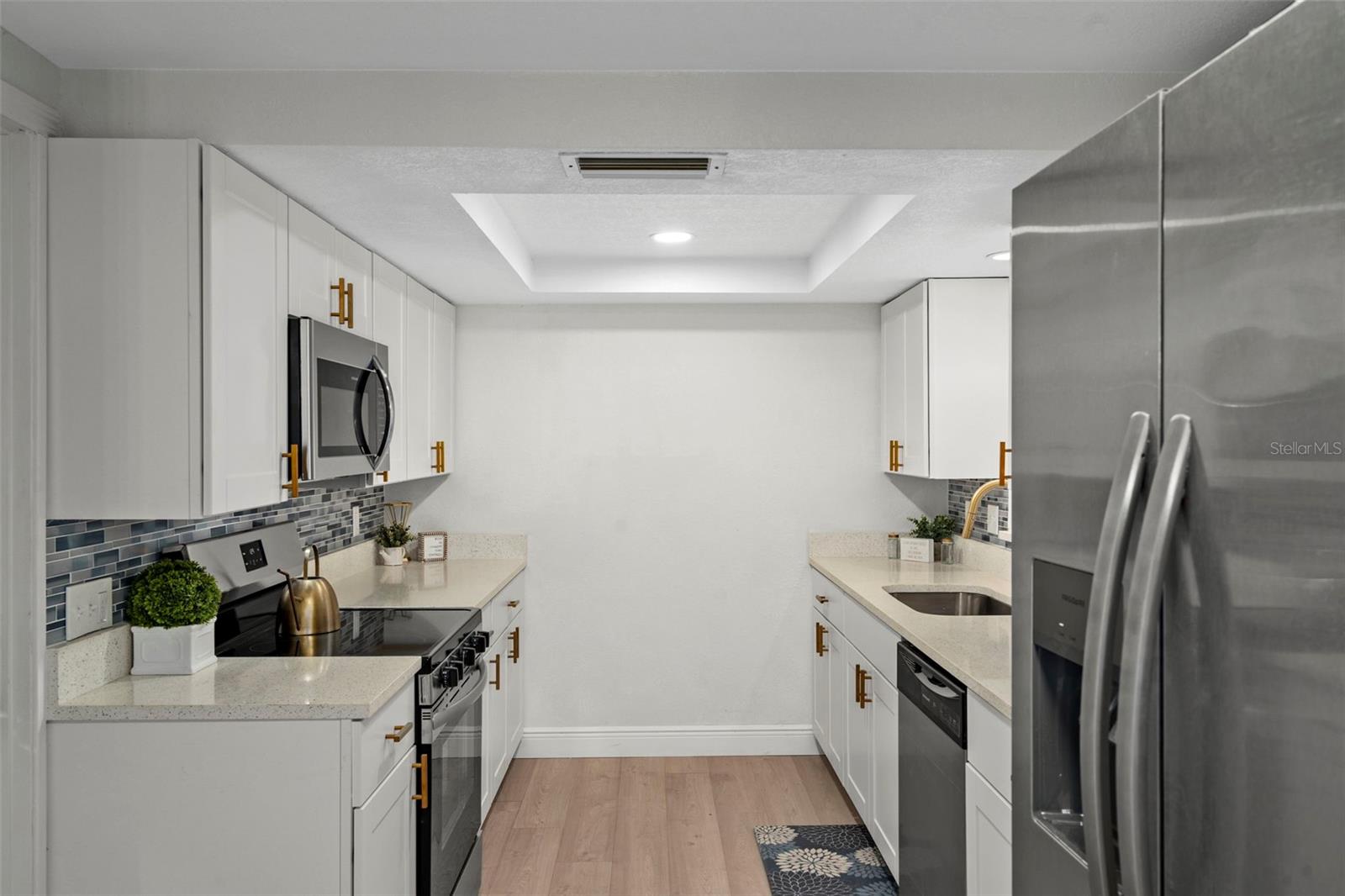 COLONIAL HILLS - Residential