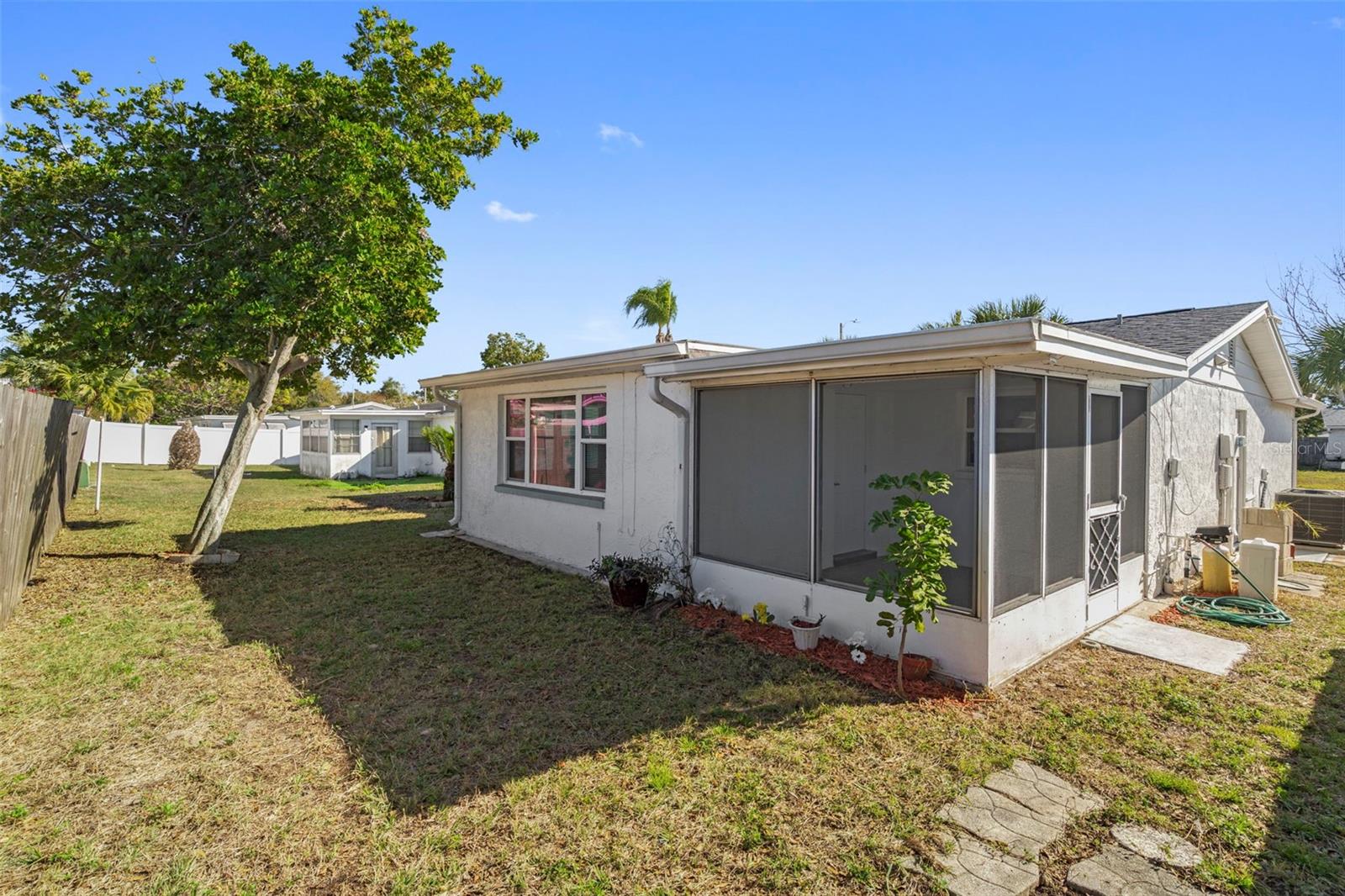 COLONIAL HILLS - Residential