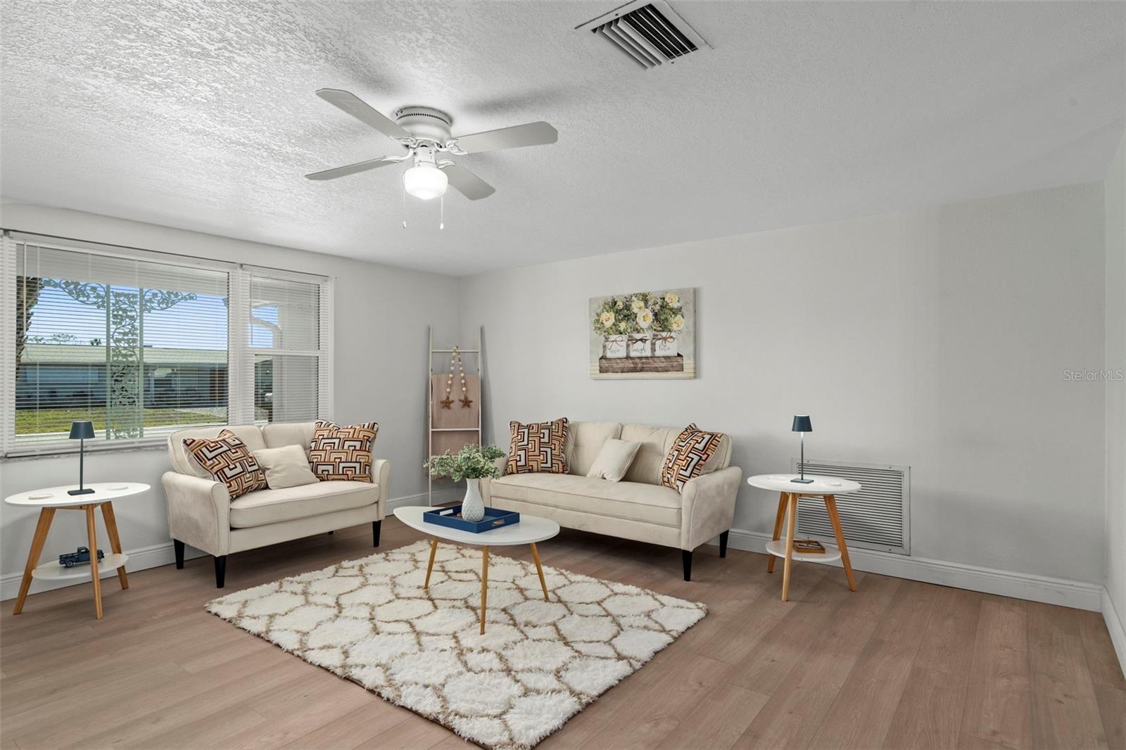 COLONIAL HILLS - Residential