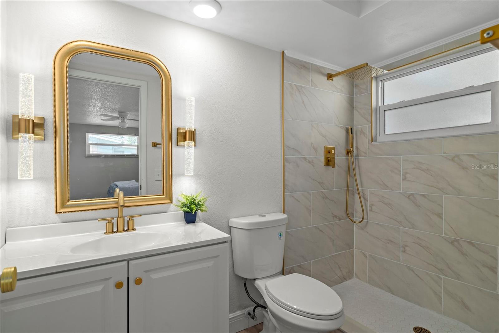 COLONIAL HILLS - Residential