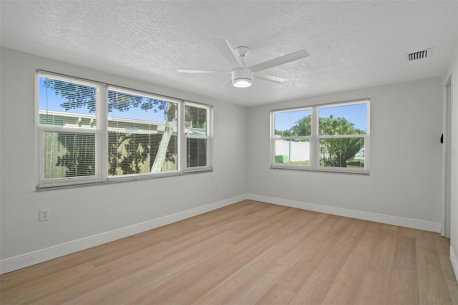 COLONIAL HILLS - Residential