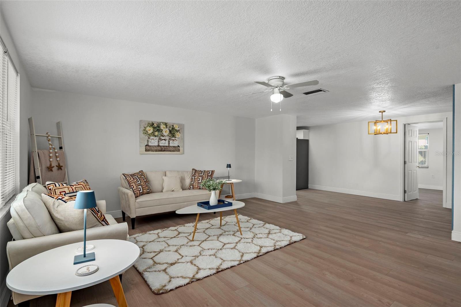 COLONIAL HILLS - Residential