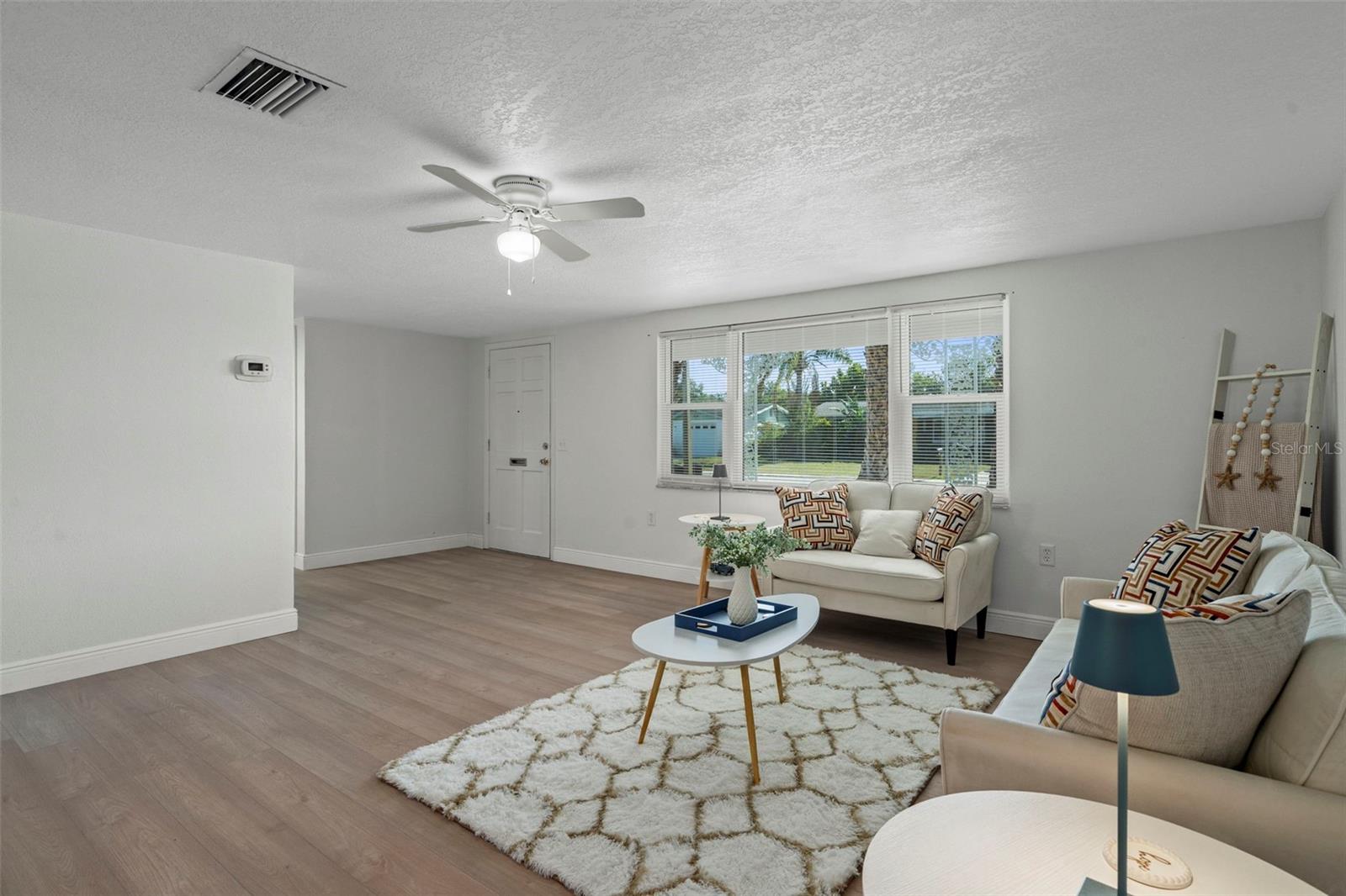 COLONIAL HILLS - Residential