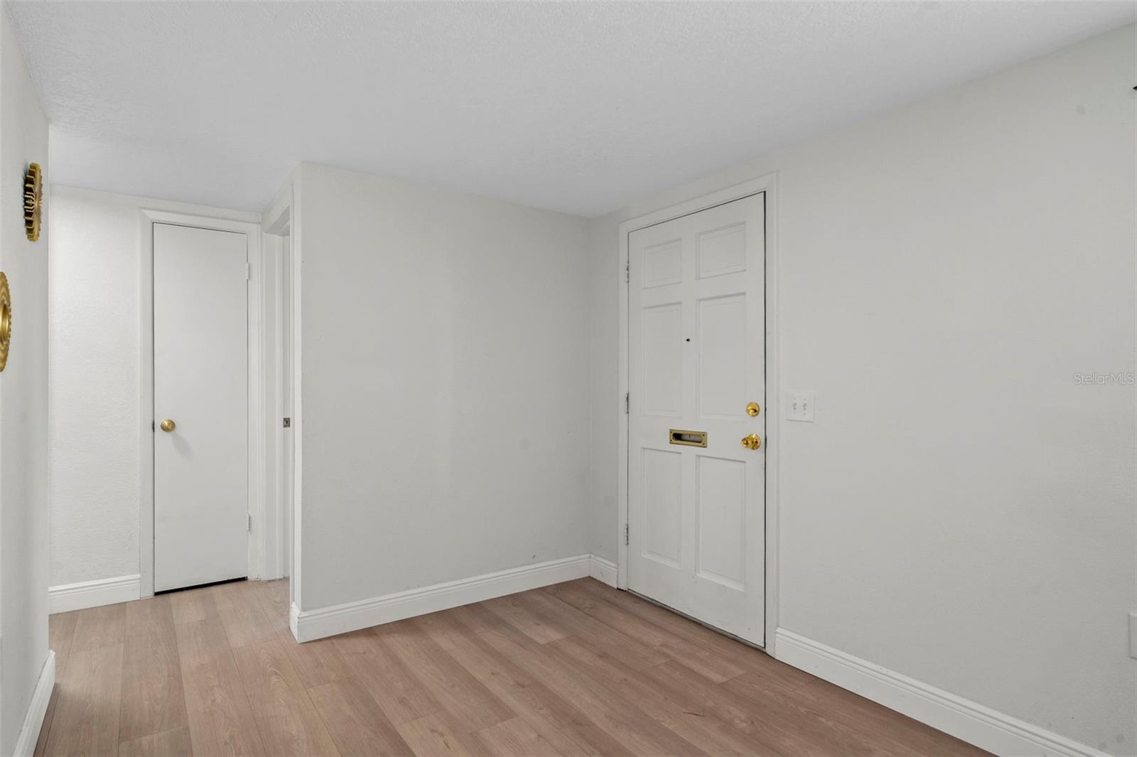 COLONIAL HILLS - Residential