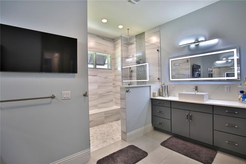 Tiny photo for 5845 SW 43rd Street Road, Ocala, FL 34474 (MLS # OM703400)