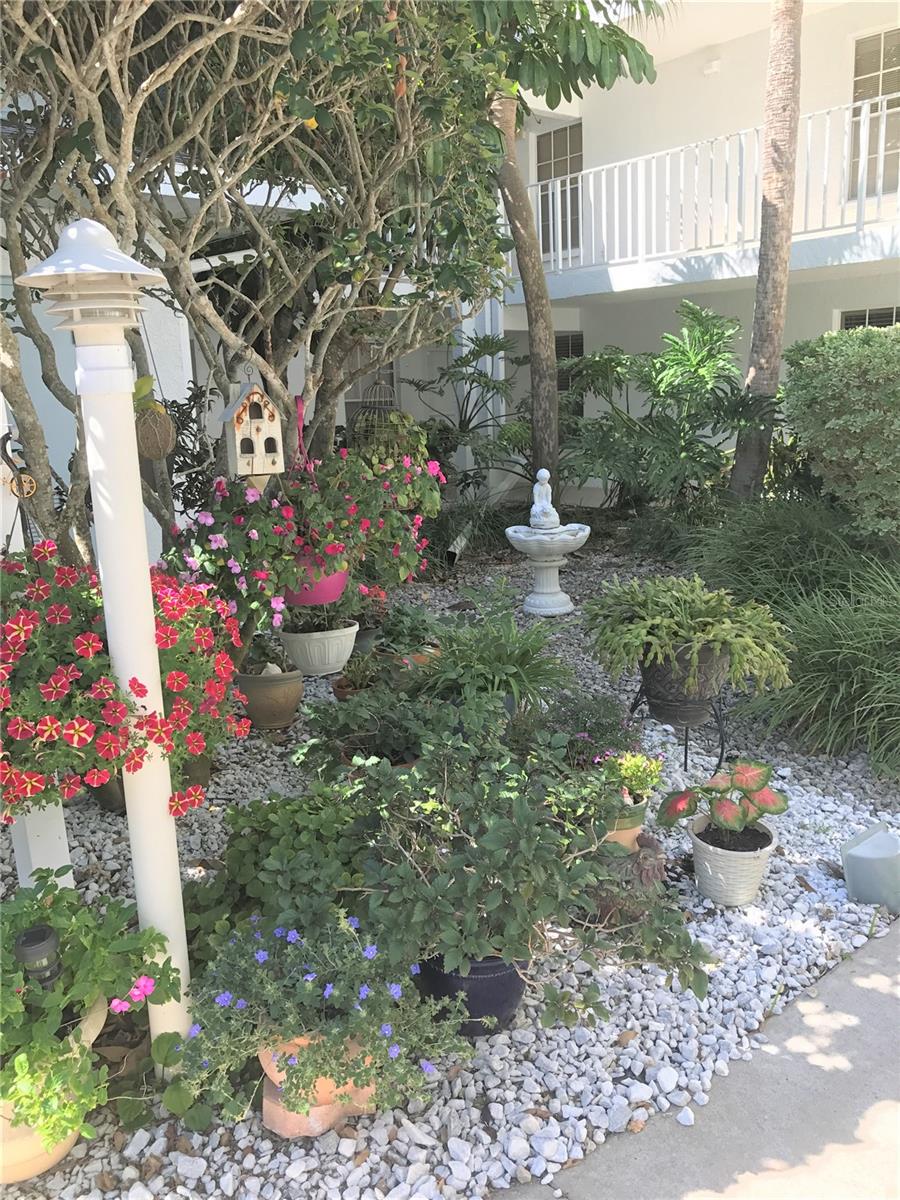 This delightful 2 bedroom, 2 bath unit is located in Landmark at Pointe West Condomiuim, beside Blake Medical Center. Unit is fully furnished and available for annual rental. The updated kitchen is equipped with soft close drawers, cabinets and stainless steel appliances. A private screened lanai opens onto a very quiet park like setting. This well maintained complex offers covered parking, picnic areas beside the lake with a fountain view and a large community pool. Not far from downtown Bradenton, a short drive to Palma Sola Bay and minutes from world famous Anna Maria Island. Central location to hospitals, physician’s offices, restaurants, shopping, schools, entertainment and much more. No Pets