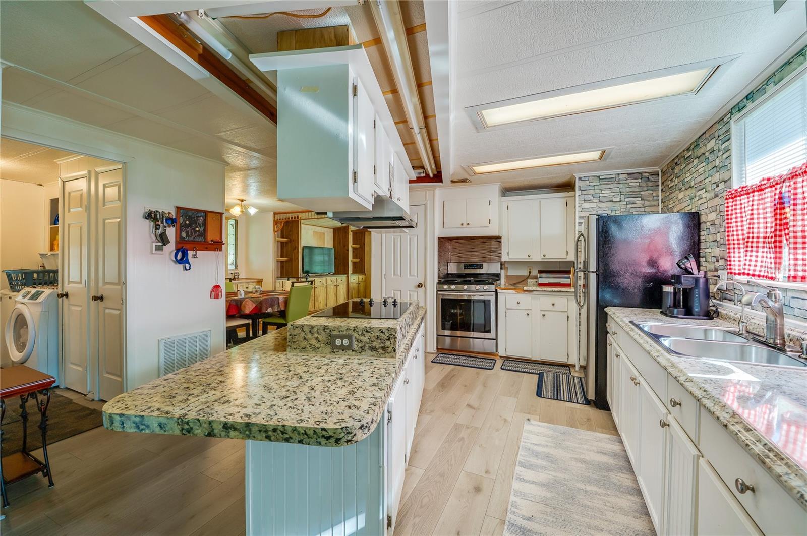 HILL TOP MANOR - Residential