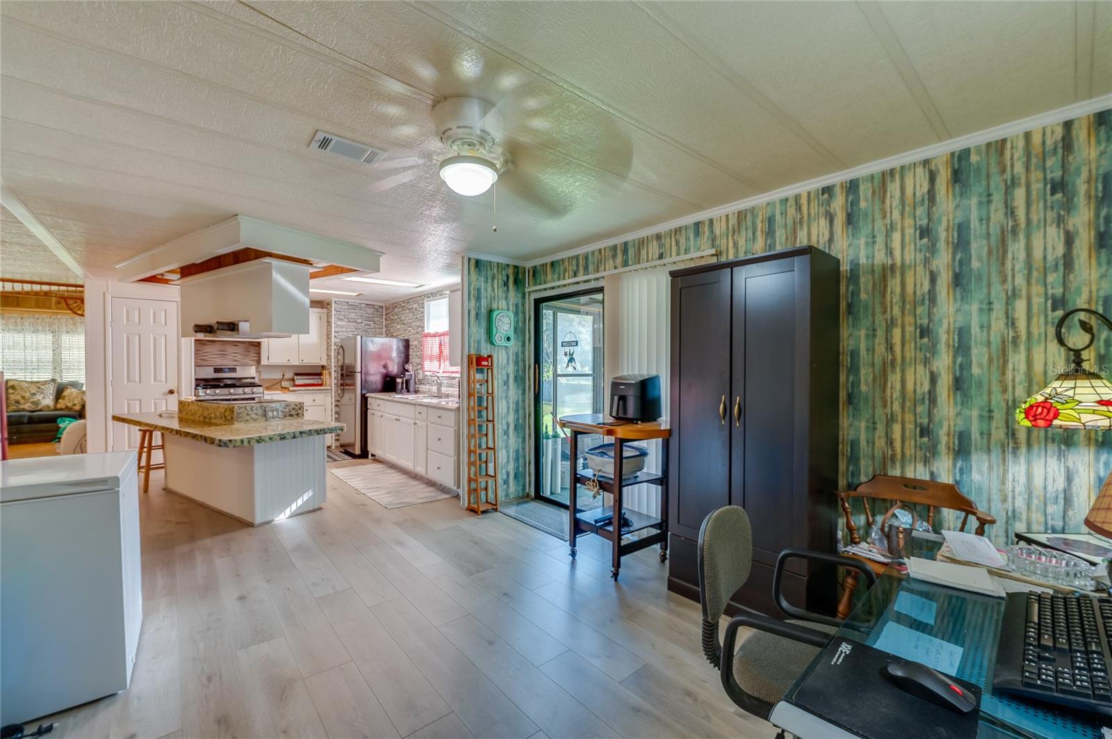 HILL TOP MANOR - Residential