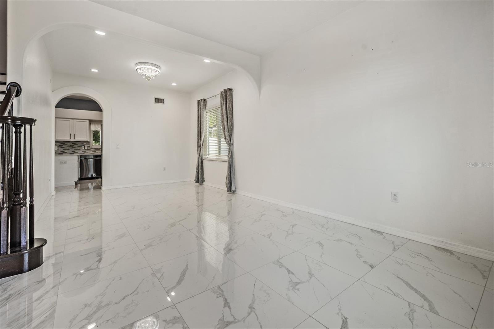 380 ROSALIND LANE