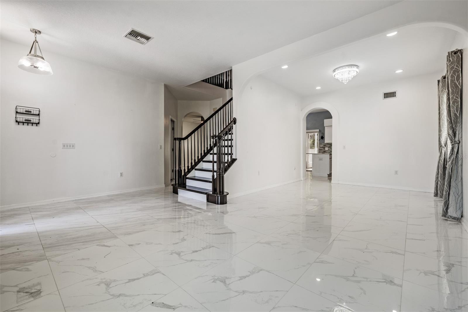 380 ROSALIND LANE