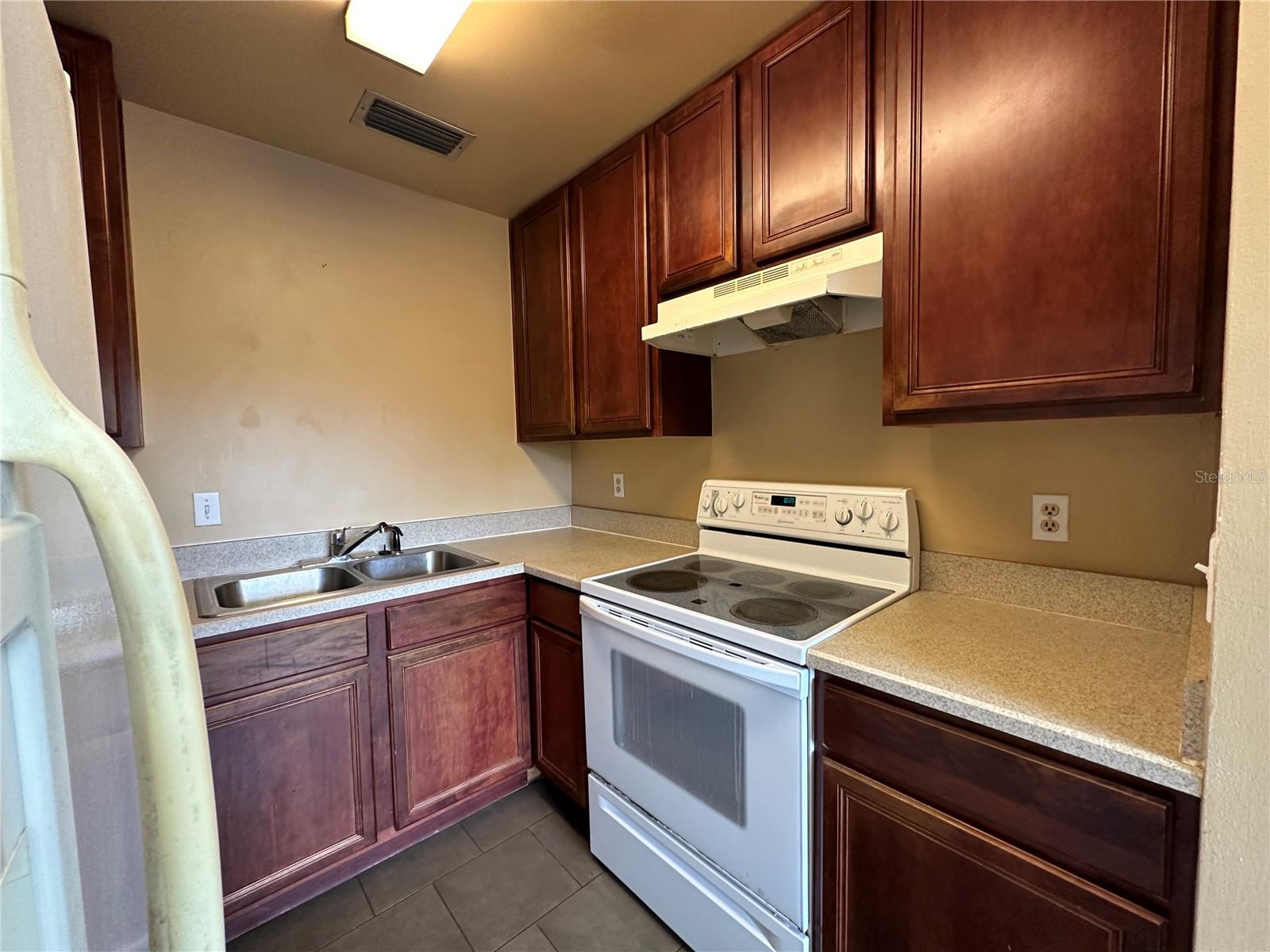 SUMMER LAKES 2 - Residential Lease