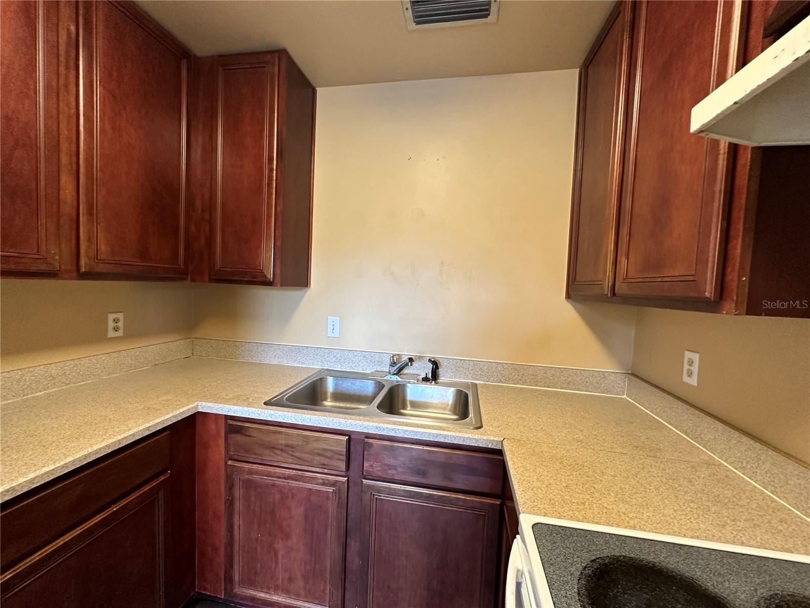 SUMMER LAKES 2 - Residential Lease