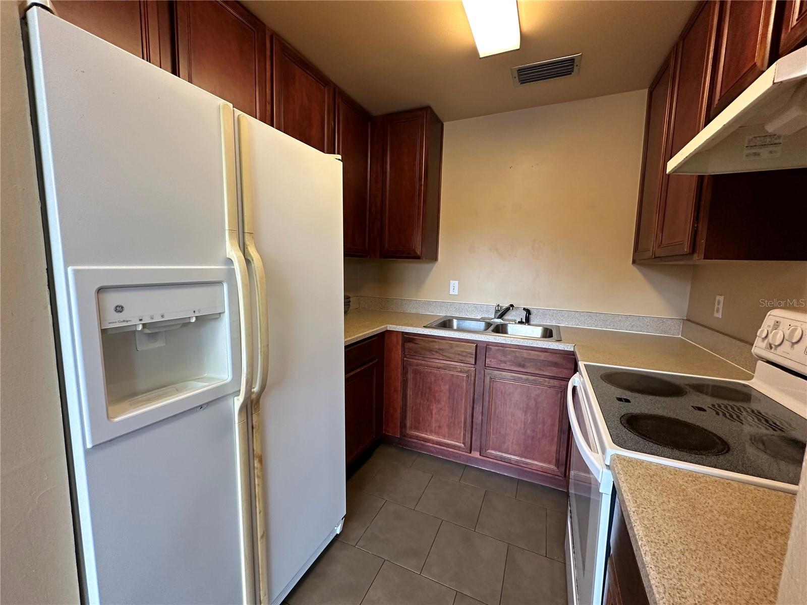 SUMMER LAKES 2 - Residential Lease
