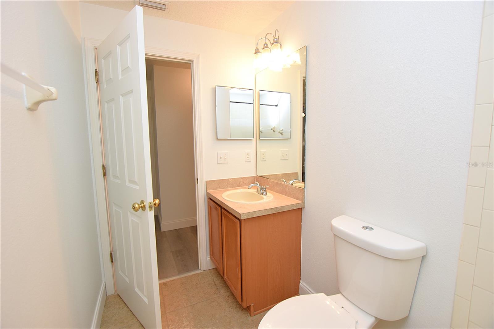 COBBLESTONE LNDG TWNHMS - Residential Lease