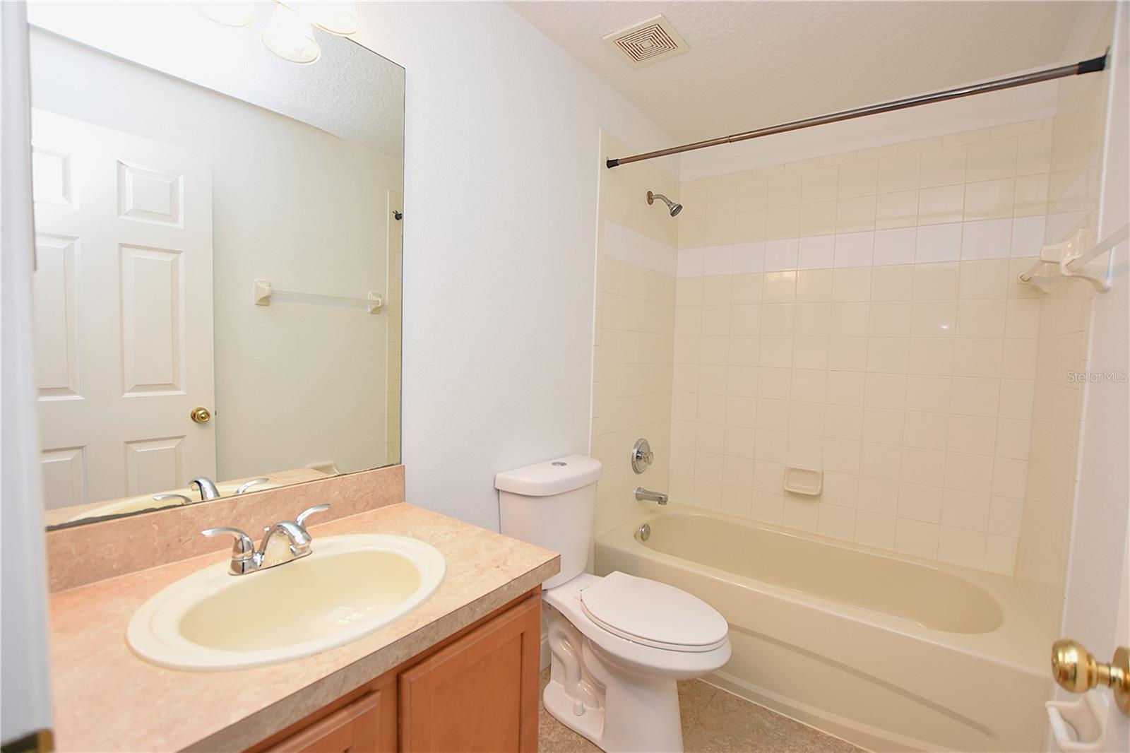 COBBLESTONE LNDG TWNHMS - Residential Lease