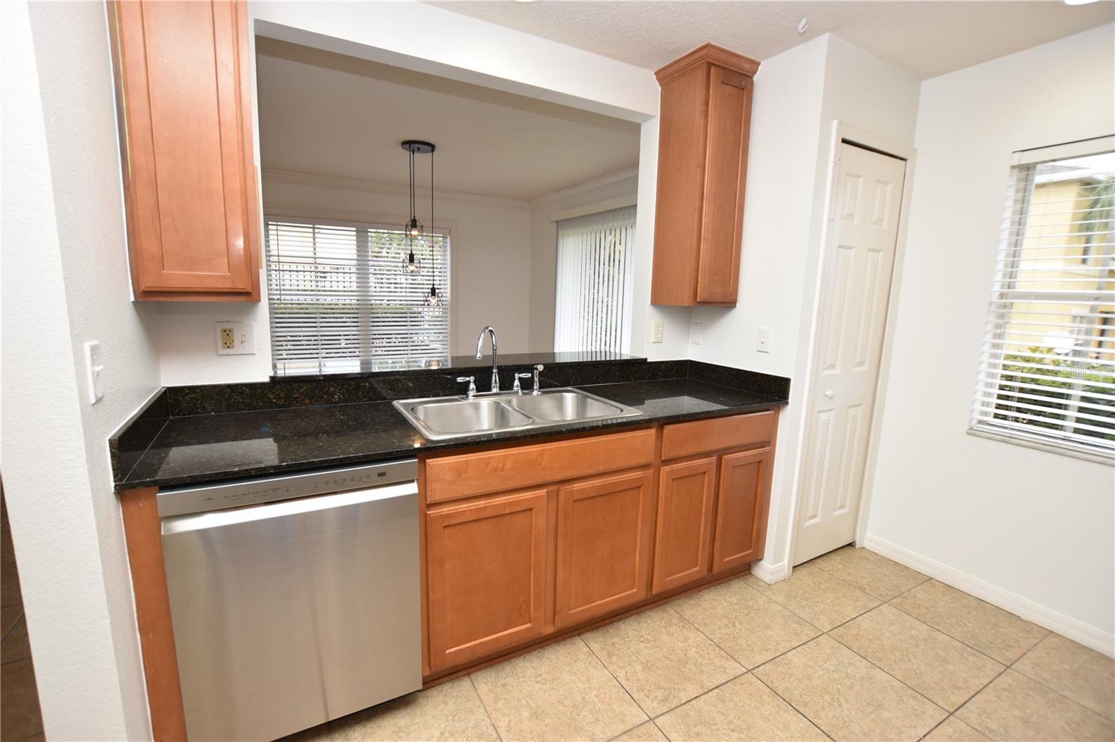 COBBLESTONE LNDG TWNHMS - Residential Lease