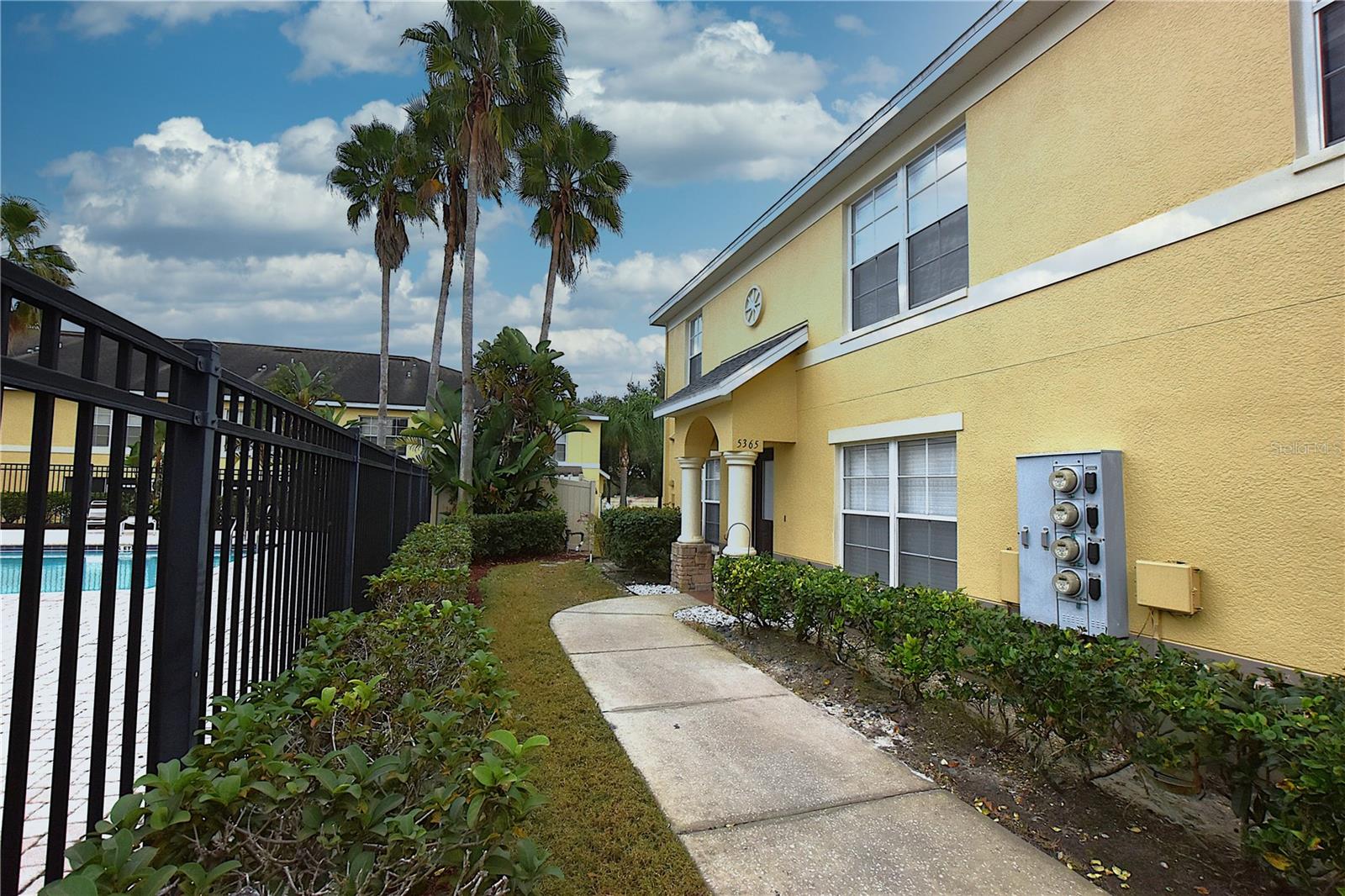 COBBLESTONE LNDG TWNHMS - Residential Lease