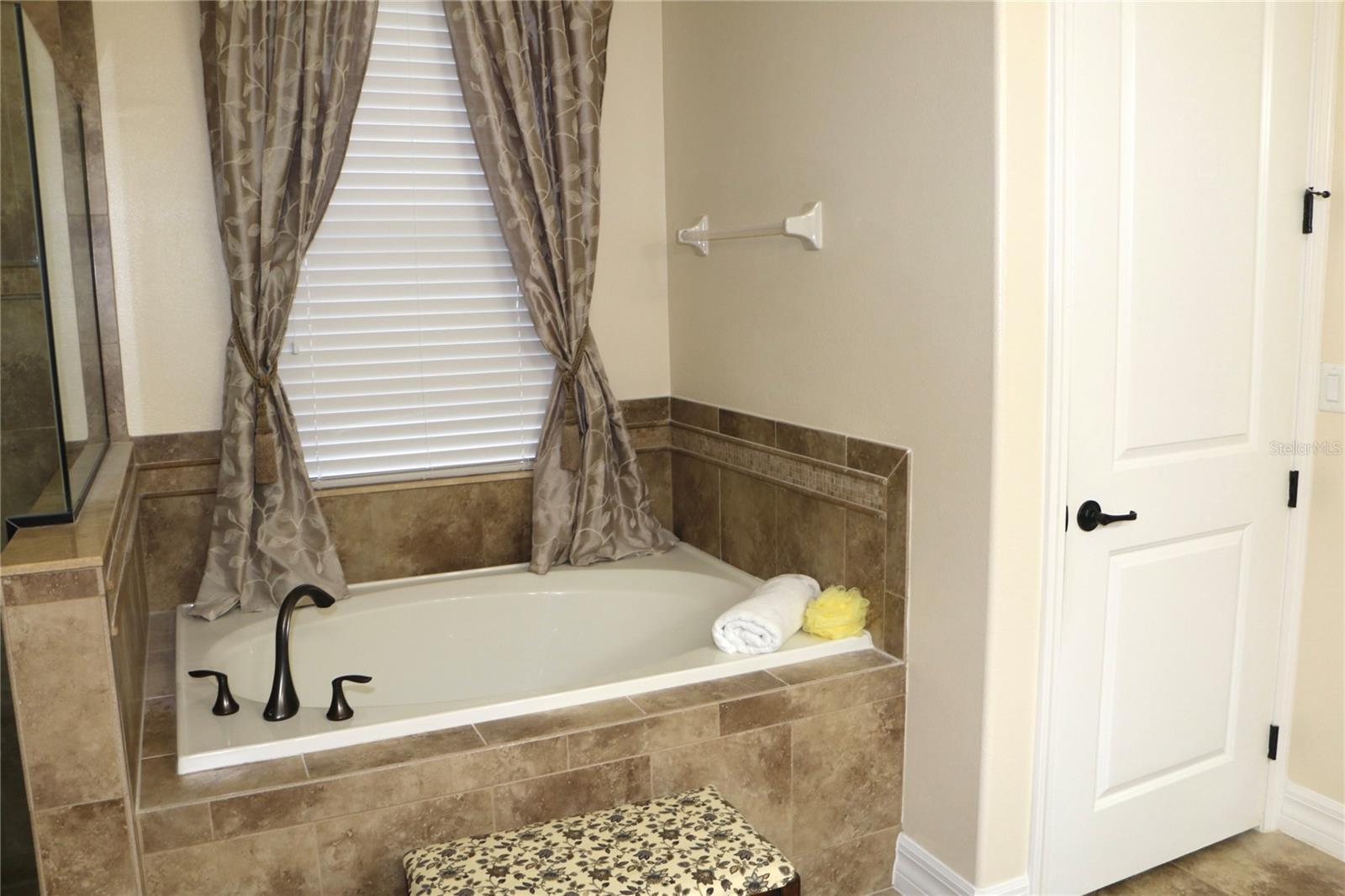 HEATHROW COUNTRY ESTATE - Residential