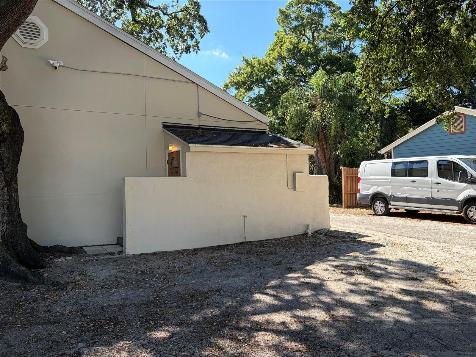 DE LEON PARK - Commercial Lease