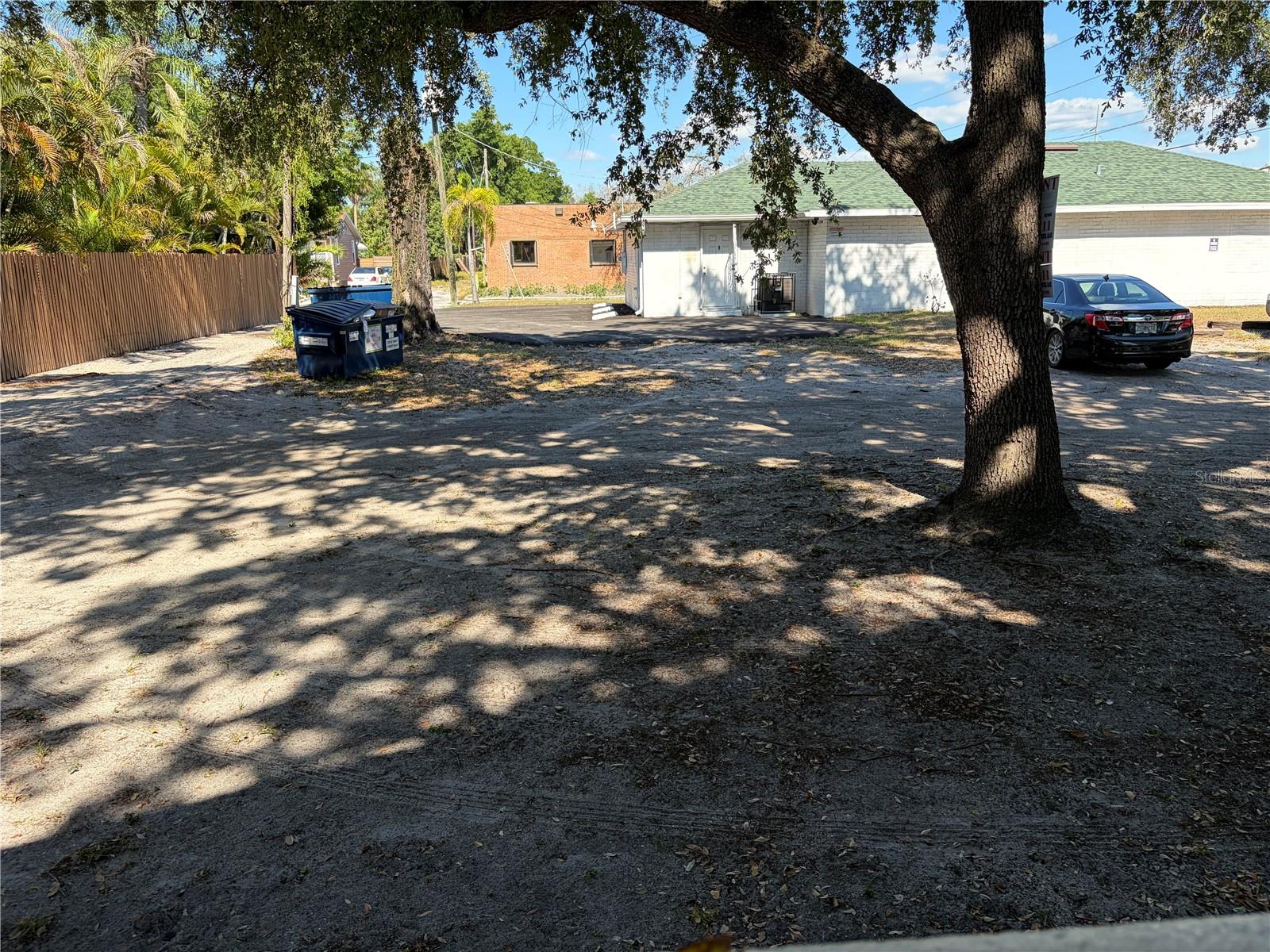 DE LEON PARK - Commercial Lease