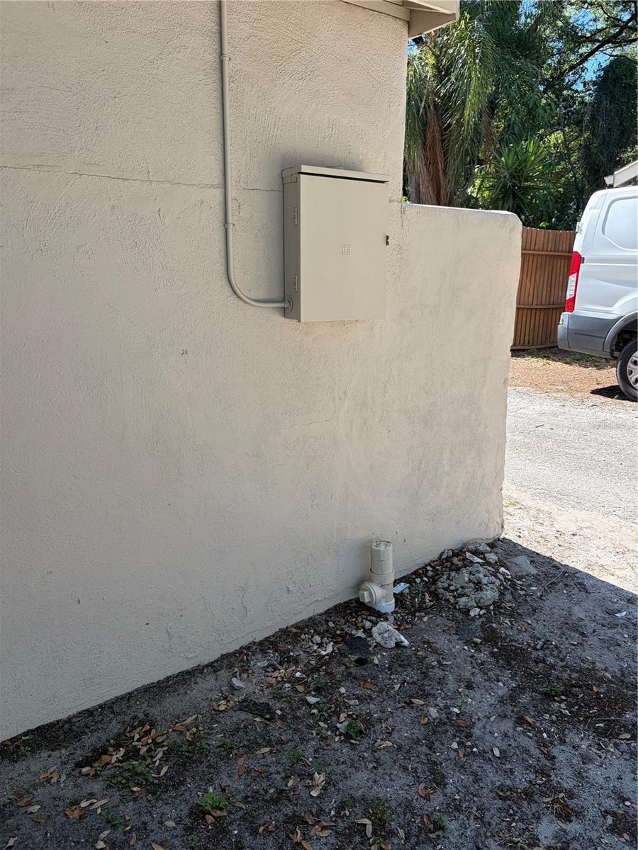 DE LEON PARK - Commercial Lease