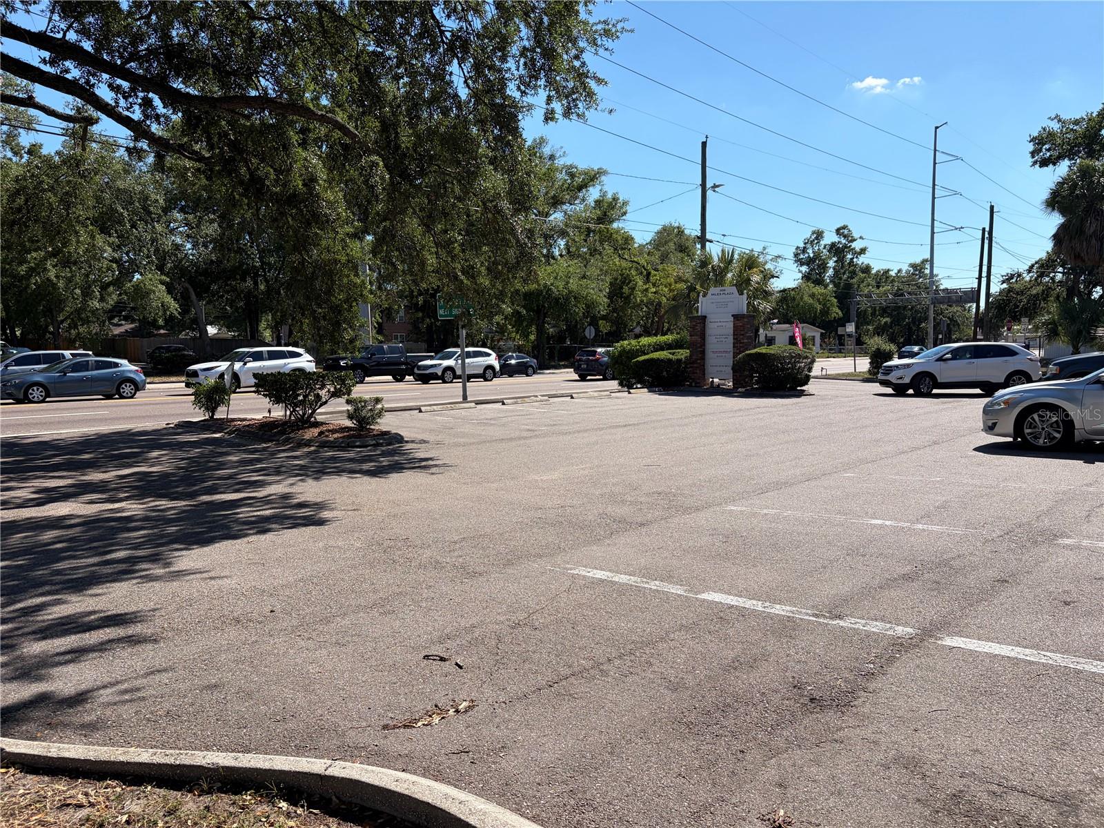 DE LEON PARK - Commercial Lease