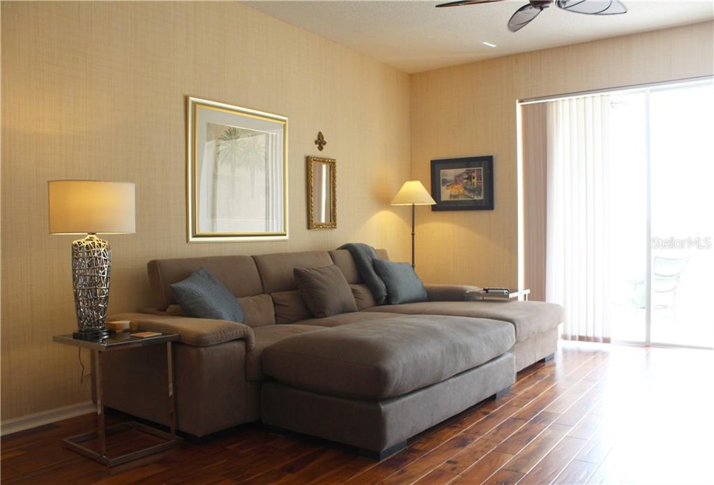 VERANDA 2 AT HERITAGE OAKS - Residential Lease