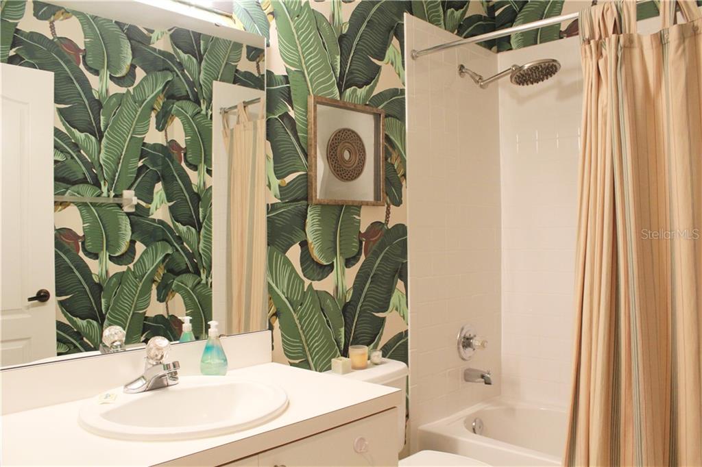 VERANDA 2 AT HERITAGE OAKS - Residential Lease