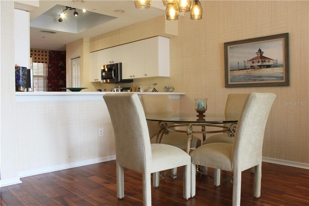 VERANDA 2 AT HERITAGE OAKS - Residential Lease