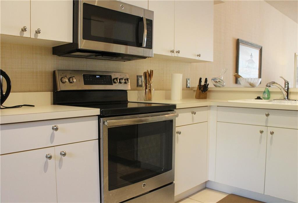 VERANDA 2 AT HERITAGE OAKS - Residential Lease