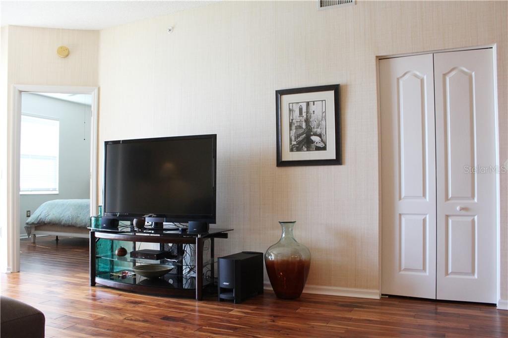 VERANDA 2 AT HERITAGE OAKS - Residential Lease