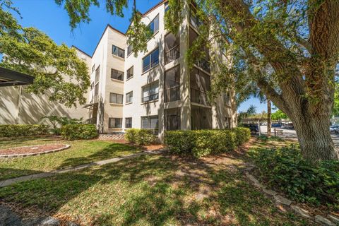 Photo of 700 Starkey Road #1111, Largo, FL 33771 (MLS # TB8357036) Photo of 700 Starkey Road #1111, Largo, FL 33771 (MLS # TB8357036)