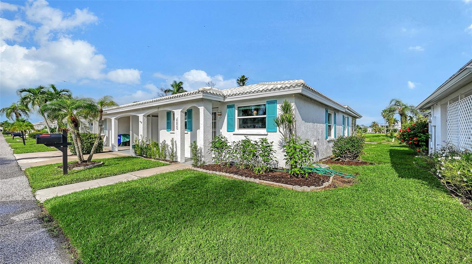 693 SPANISH DRIVE N 24