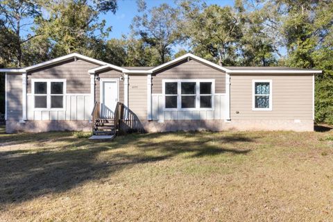 A home in DUNNELLON