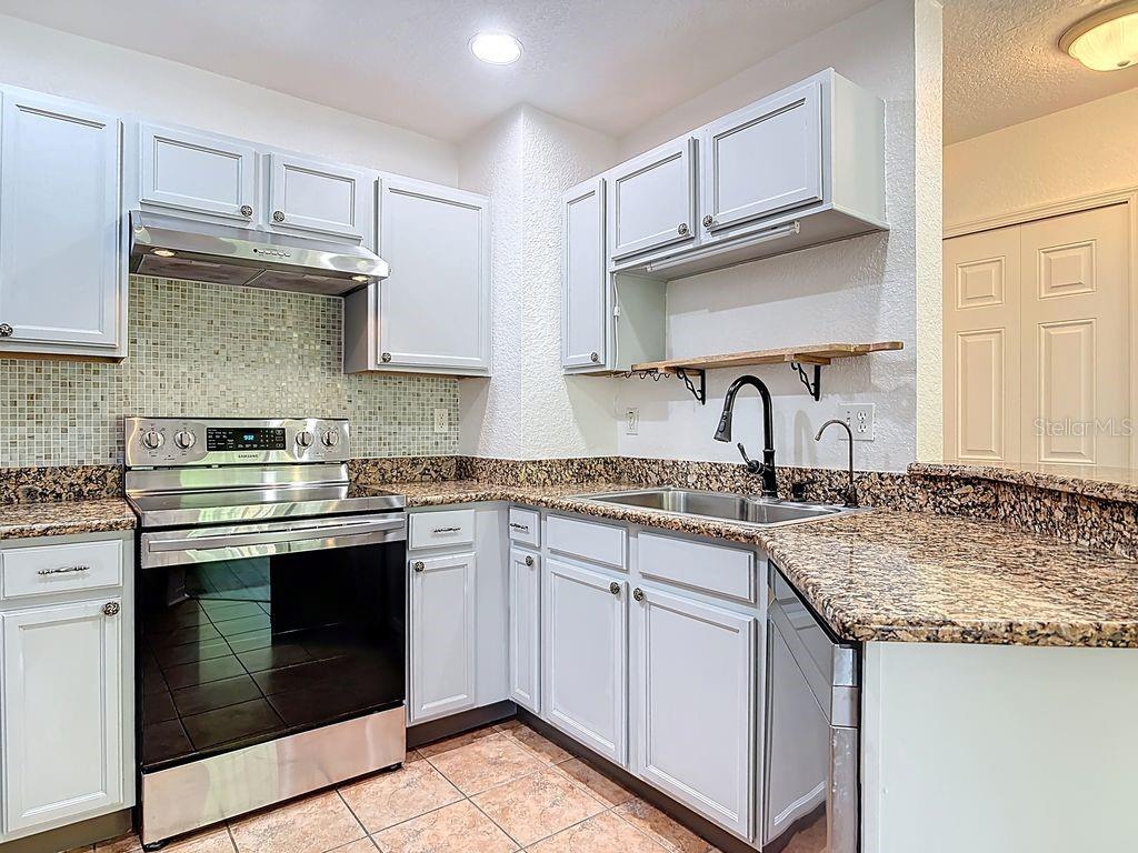 PALM POINTE 1 - Residential